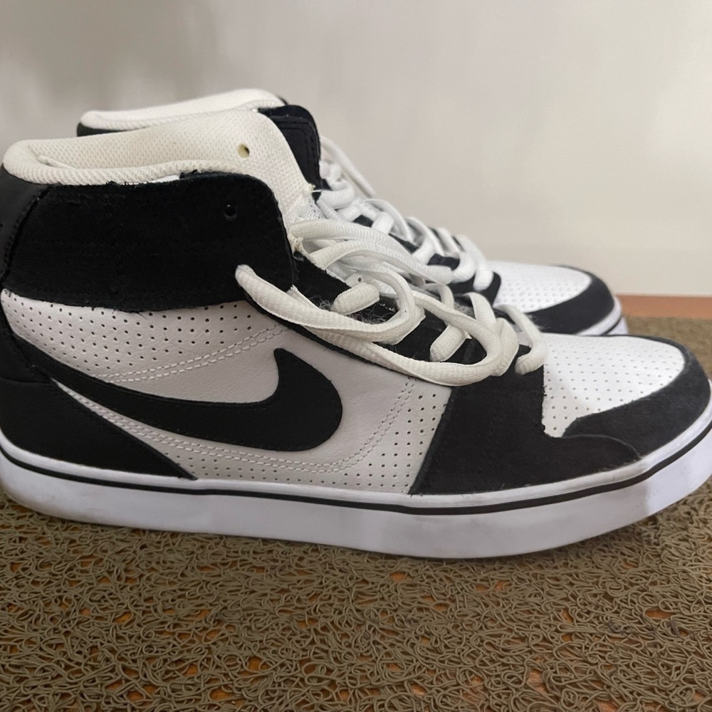 Nike Brand new no box no tags high top sb sneakers sz 9.5 ,
